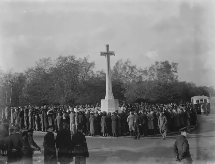 Framed Print : Armistice memorial service in Chislehurst, Kent. November 1936 Framed Print : Armistice memorial service in Chislehurst, Kent. November 1936