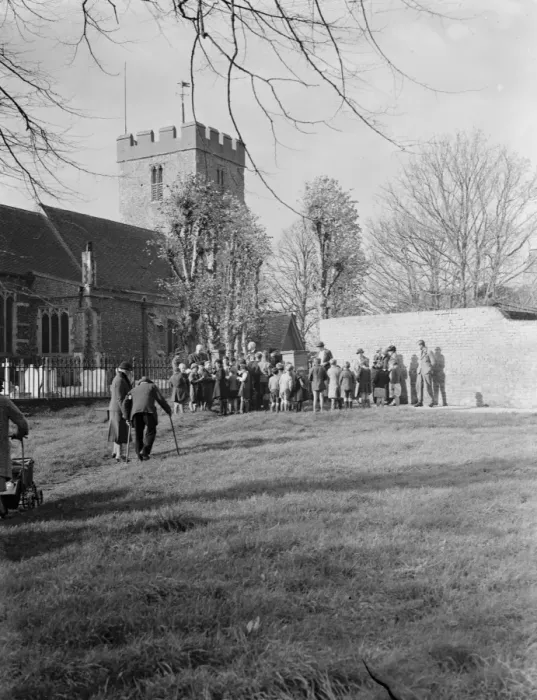 Framed Print : Armistice memorial service in Wickhambreaux, Kent. 6 November 1938
