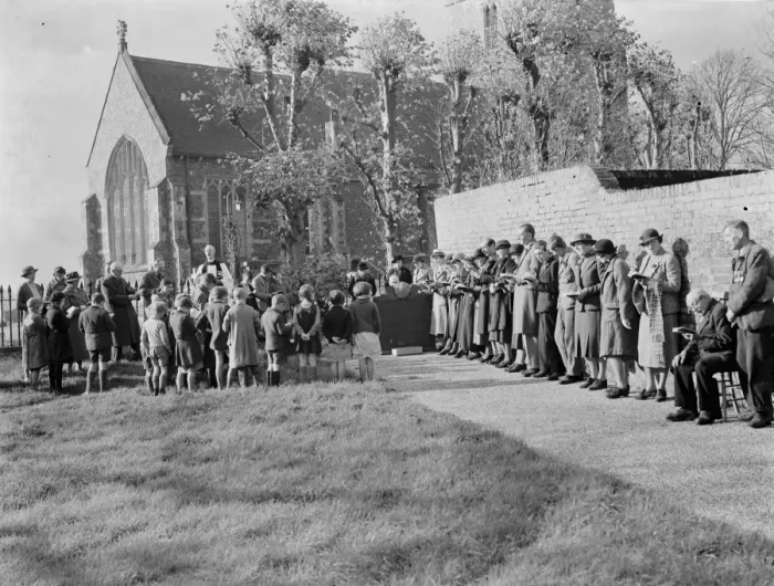 Framed Print : Armistice memorial service in Wickhambreaux, Kent. 6 November 1938