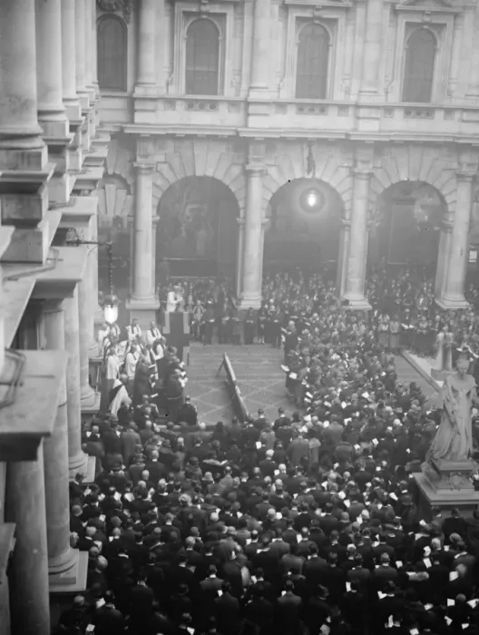 Framed Print : Armistice service at the Royal Exchange. A general view of the service in progress Framed Print : Armistice service at the Royal Exchange. A general view of the service in progress