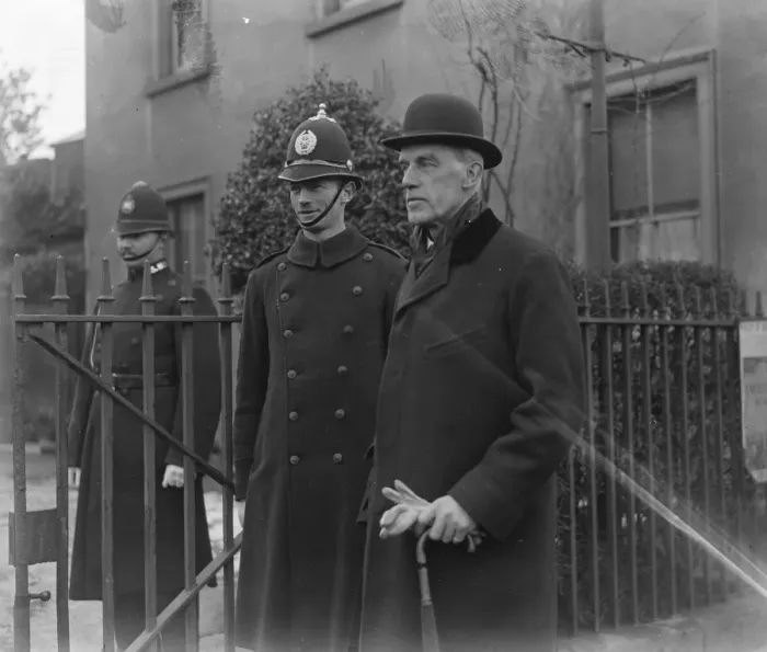 Framed Print : The Armstrong Trial at Hereford Sir Ernest Pollock outside the court 4 April 1922 Framed Print : The Armstrong Trial at Hereford Sir Ernest Pollock outside the court 4 April 1922