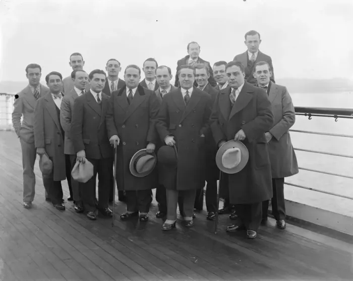 Framed Print : Arrivals on the Leviathan at Southampton Mr Vincent Lopez, the orchestra chief Framed Print : Arrivals on the Leviathan at Southampton Mr Vincent Lopez, the orchestra chief