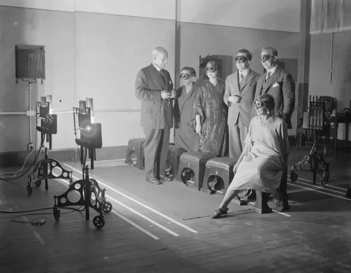 Framed Print : Artificial sunlight baths for Drury Lane Theatre. At Drury Lane Theatre Sir Alfred