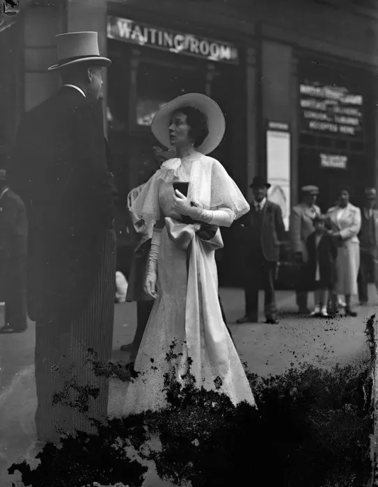 Framed Print : Ascot fashion with a bow. Waterloo Station took on unaccustomed elegance when Framed Print : Ascot fashion with a bow. Waterloo Station took on unaccustomed elegance when