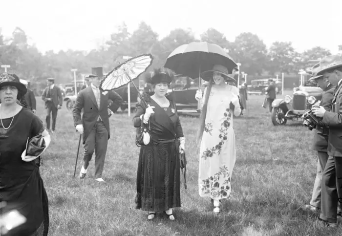 Framed Print : Ascot. Lady Birkmyre and Miss Birkmyre. 17 June 1924