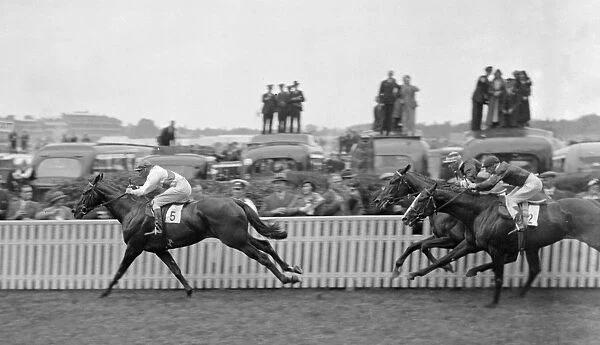 Ascot race meeting, 1935. Caracol leading in the Churchill Stakes. 19 June 1935