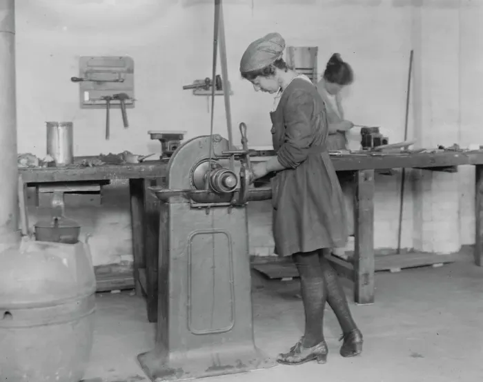 Framed Print : Atalanta works, Loughborough, run by women at the forge 6 February 1921 Framed Print : Atalanta works, Loughborough, run by women at the forge 6 February 1921