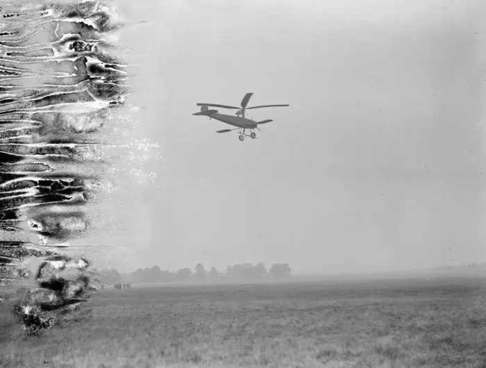 Framed Print : The autogiro demonstrated at Farnborough. The machine in flight. 19 October 1925 Framed Print : The autogiro demonstrated at Farnborough. The machine in flight. 19 October 1925