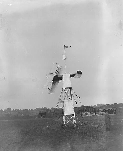 An Avro machine rounding the pylon at Hendon on July 5th 5 July 1919