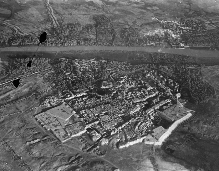 Framed Print : Babylon. A remarkable aerial picture just received in London. 27 September 1928 Framed Print : Babylon. A remarkable aerial picture just received in London. 27 September 1928