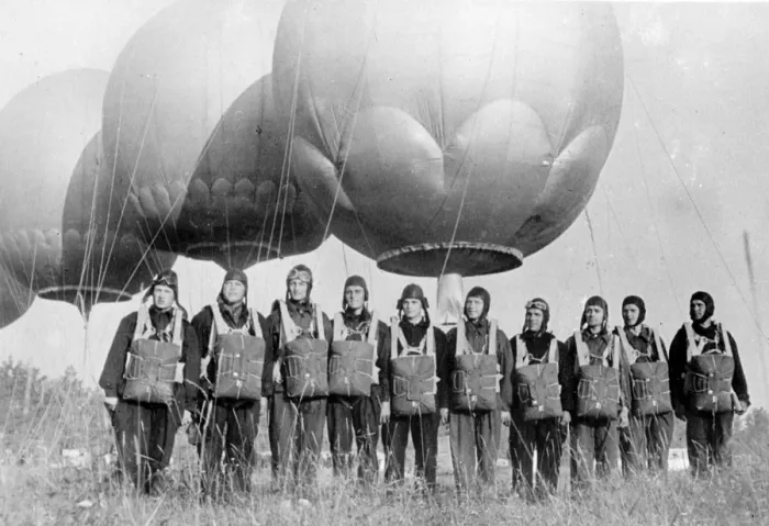 Framed Print : Balloon and parachutists start new fashion in propaganda work. Something new in Framed Print : Balloon and parachutists start new fashion in propaganda work. Something new in