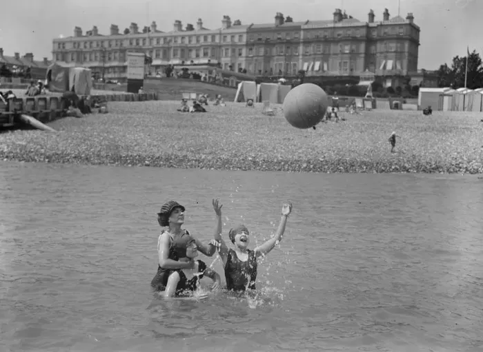 Framed Print : Bathing scenes at Eastbourne. 19 June 1925 Framed Print : Bathing scenes at Eastbourne. 19 June 1925