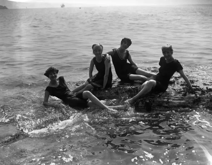 Framed Print : Bathing scenes at Torquay, Devon