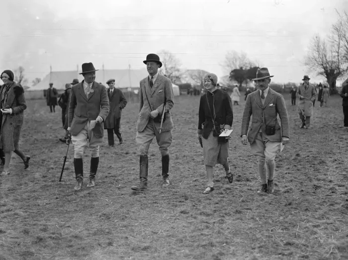 Framed Print : Beaufort Hunt point to point at Leighterton. Mr Frank Voss ( right ), the American artist Framed Print : Beaufort Hunt point to point at Leighterton. Mr Frank Voss ( right ), the American artist