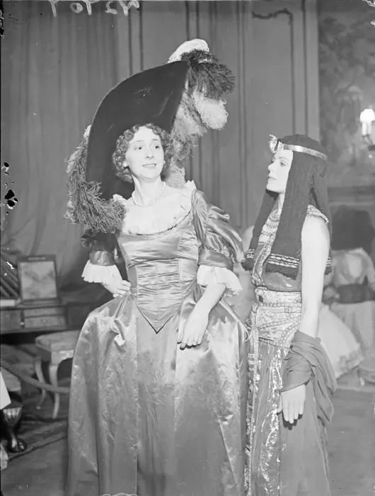 Framed Print : Beauties of the past come to life in London. Well-known women, in costume, are appearing Framed Print : Beauties of the past come to life in London. Well-known women, in costume, are appearing