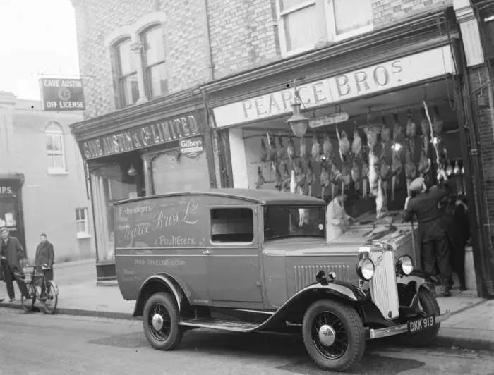 Framed Print : A Bedford truck belonging to Pearce Bros Ltd, the fishmongers and poulterers, parked Framed Print : A Bedford truck belonging to Pearce Bros Ltd, the fishmongers and poulterers, parked