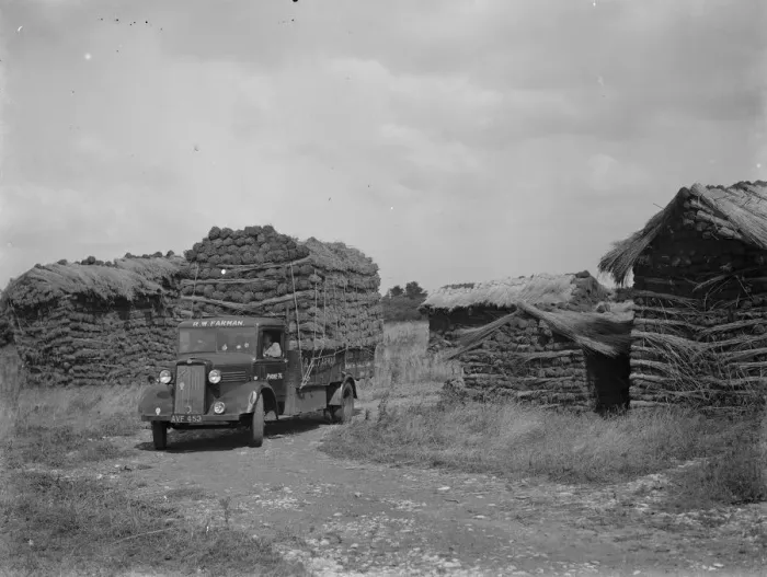 Framed Print : Bedford van, R W Farman. 19 August 1937 Reed Thatching in Norfolk. Mr R. W Framed Print : Bedford van, R W Farman. 19 August 1937 Reed Thatching in Norfolk. Mr R. W