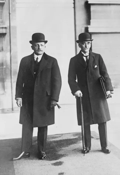 Framed Print : Belgian Minister in Paris. M Theunis ( Belgian Premier, left ) and M Hymans ( Framed Print : Belgian Minister in Paris. M Theunis ( Belgian Premier, left ) and M Hymans (
