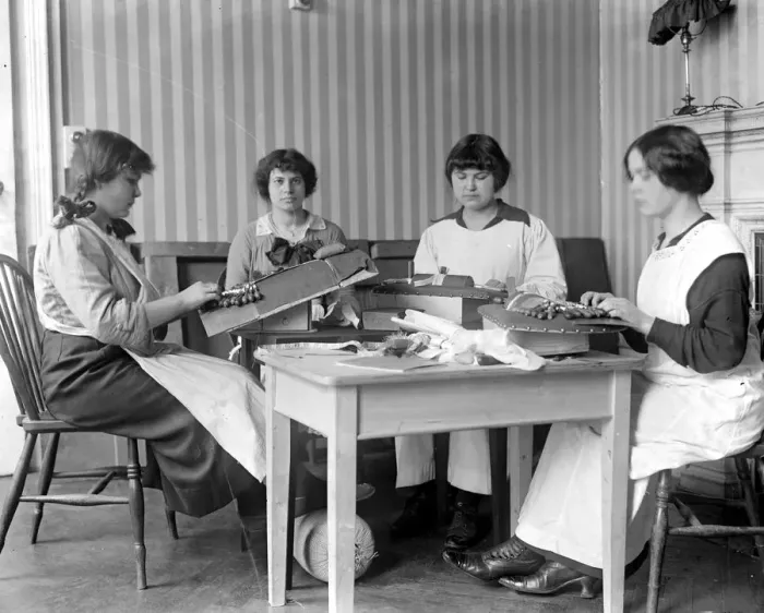 Framed Print : Belgians Girls lace makers in London. 1914 - 1918 Framed Print : Belgians Girls lace makers in London. 1914 - 1918