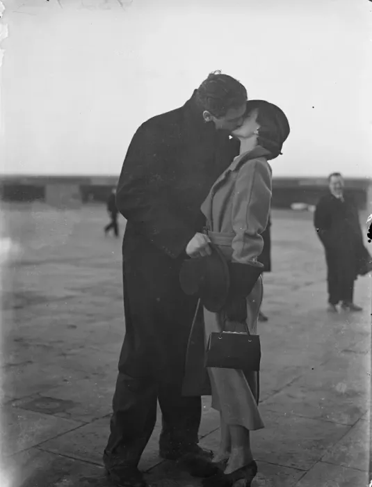 Framed Print : Ben Foord arrives home by air from Hamburg, welcomed by his wife Framed Print : Ben Foord arrives home by air from Hamburg, welcomed by his wife
