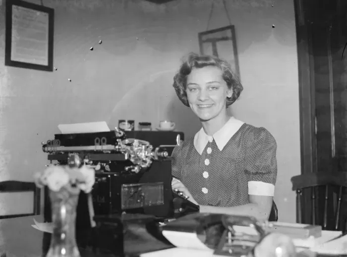 Framed Print : The Bexleyheath Gala Queen, Miss Dorothy Gardner, sitting at a typewriter. 1939