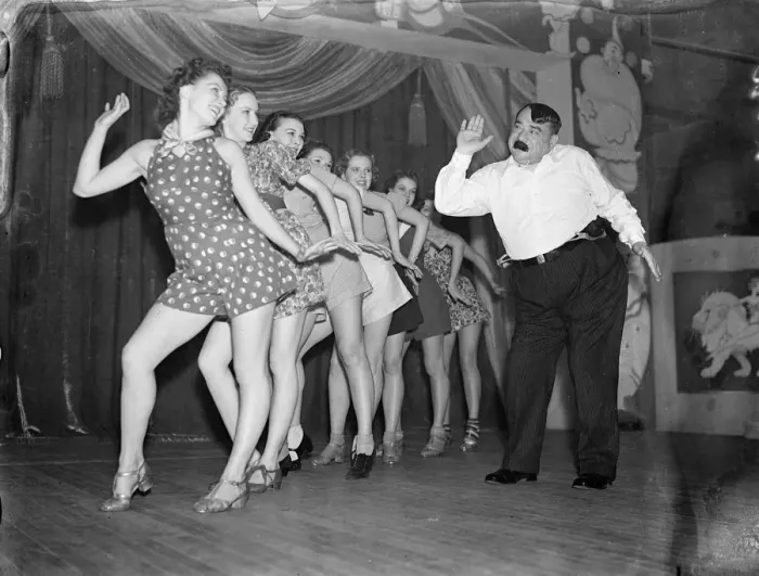 Framed Print : The Big Apple makes it debut with Billy Bennett. The Big Apple, latest dance craze of America Framed Print : The Big Apple makes it debut with Billy Bennett. The Big Apple, latest dance craze of America