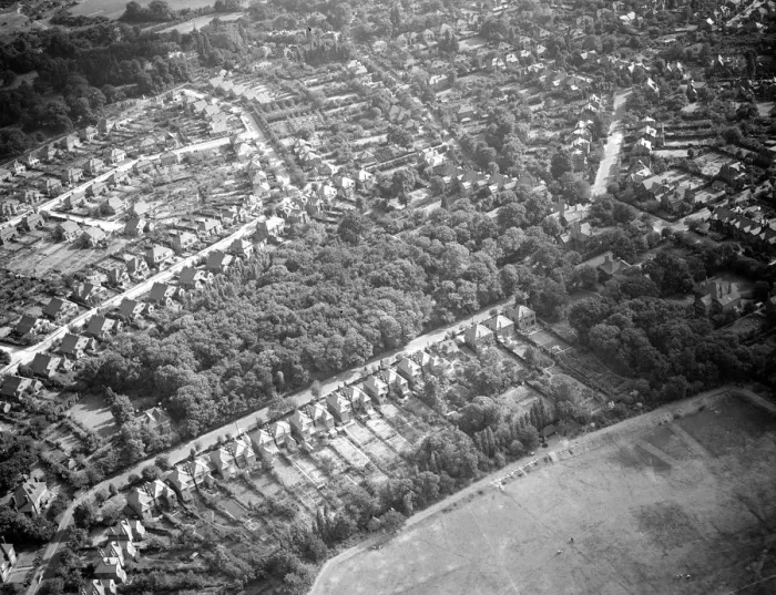 Framed Print : Birchwood Avenue Sidcup. 20 August 1947 Framed Print : Birchwood Avenue Sidcup. 20 August 1947