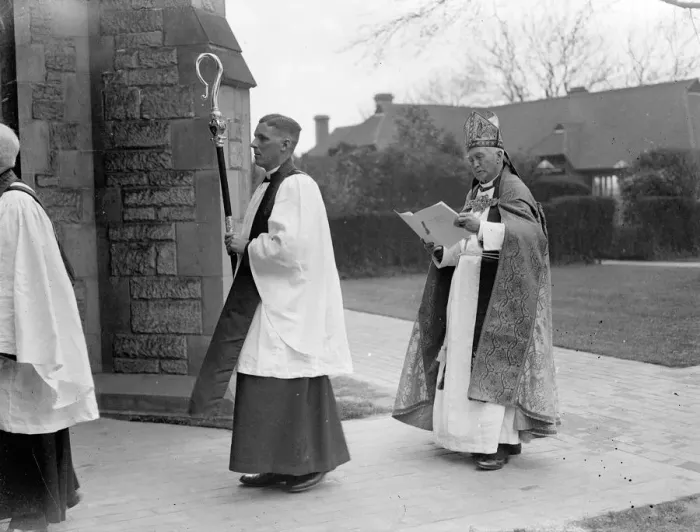 Framed Print : Bishop of London visits heritage craft schools at Chailey, receives gifts. the Bishop of London