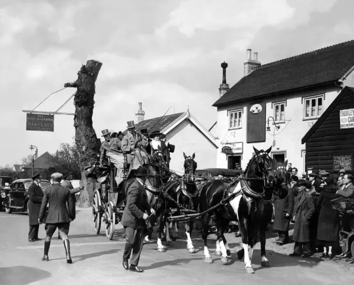 Framed Print : The Three Black Birds Inn Bexley Horse and carriage Stage Coach Framed Print : The Three Black Birds Inn Bexley Horse and carriage Stage Coach