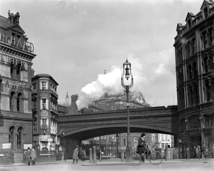 Framed Print : Blackfriars Railway Bridge at Queen Victoria Street, London. 22 March 1924 Framed Print : Blackfriars Railway Bridge at Queen Victoria Street, London. 22 March 1924