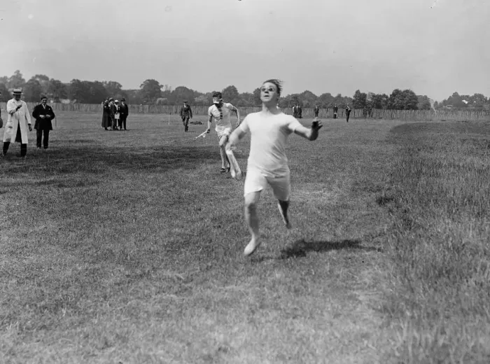 Framed Print : A Blind Runner at St Dunstans, London 21 June 1920 Framed Print : A Blind Runner at St Dunstans, London 21 June 1920
