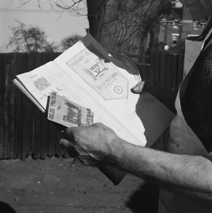 Framed Print : Block making in Wilmington, Kent. Mr G E Campbell holds up the order book Framed Print : Block making in Wilmington, Kent. Mr G E Campbell holds up the order book