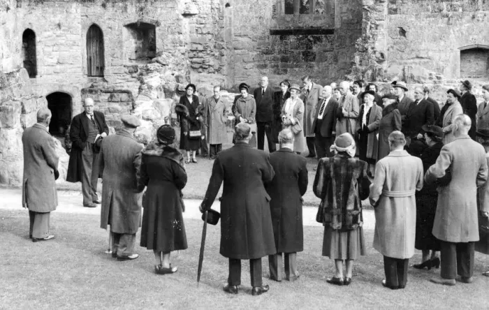 Framed Print : Bodiam, Sussex: at Bodium Castle the Honourable Harold Nicolson (second from left