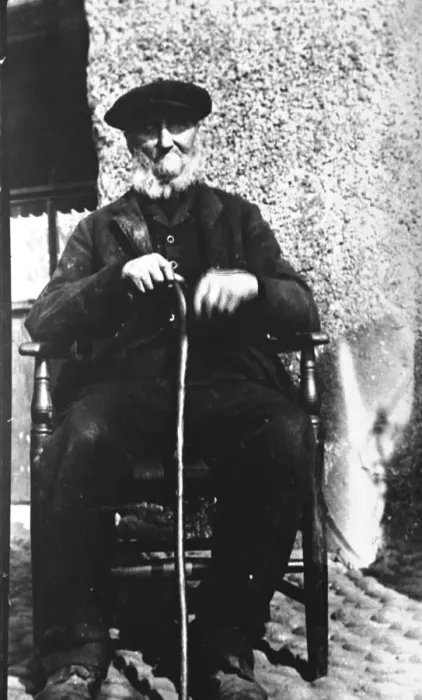 Framed Print : A Bootle centenarians steady hand at 100 James Tyson, of Bootle, Cumberland