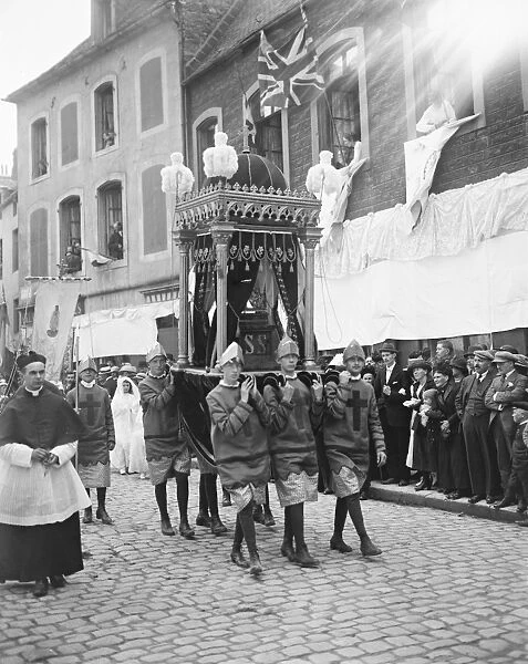 Boulogne France, Procession of our lady of Boulogne Enfants Marie ( Children of