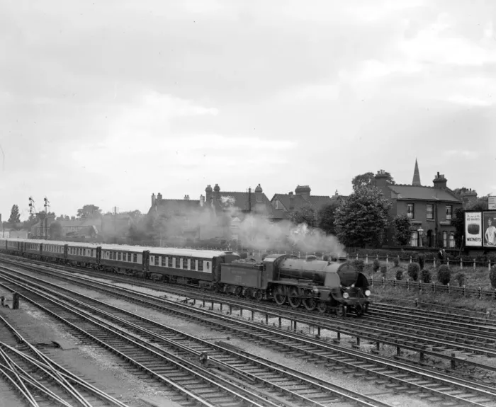 Framed Print : The Bournemeth Belle luxury train passing through Wimbledon. 5 June 1930 Framed Print : The Bournemeth Belle luxury train passing through Wimbledon. 5 June 1930