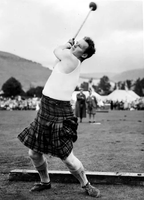 Framed Print : Braemar, Aberdeenshire: W. Anderson throwing the 16lbs hammer at the Annual Braemar gathering Framed Print : Braemar, Aberdeenshire: W. Anderson throwing the 16lbs hammer at the Annual Braemar gathering
