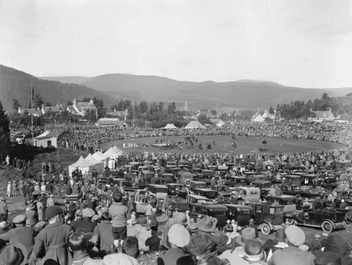 Framed Print : Braemar gathering. Games in progress. 11 September 1926 Framed Print : Braemar gathering. Games in progress. 11 September 1926