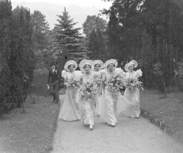 Framed Print : Brides maids at Lawrence and Broughton wedding at Orpington Parish, Kent. 1934