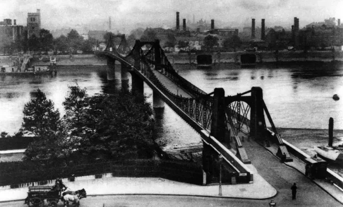 Framed Print : The bridge where the old horse ferry crossed from Westminster to Lambeth Framed Print : The bridge where the old horse ferry crossed from Westminster to Lambeth