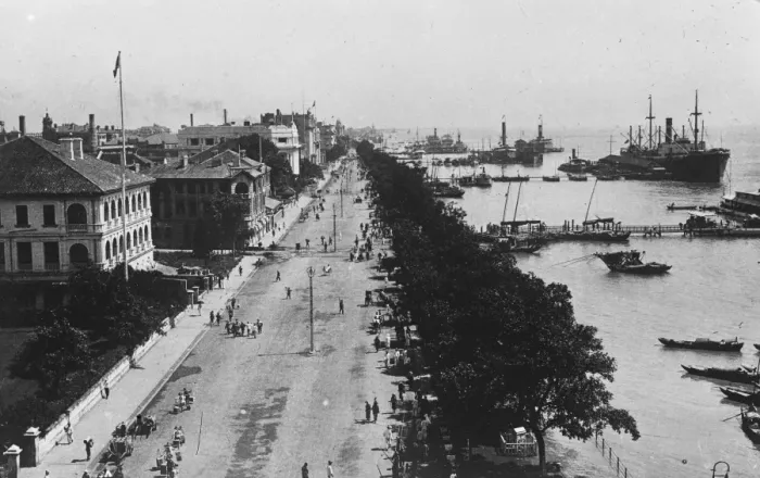 Framed Print : British forces land at Hangchow. The British Bund at Hankow as seen from the Custom House