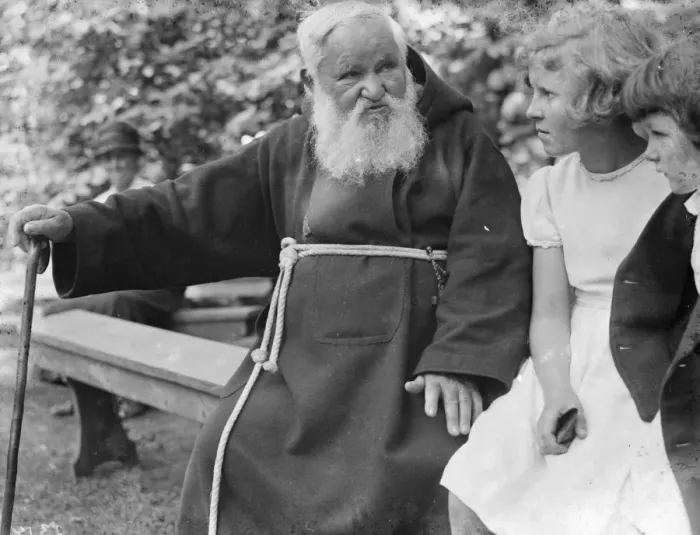 Framed Print : Brother Benedict and children, Erith. 1935 Framed Print : Brother Benedict and children, Erith. 1935