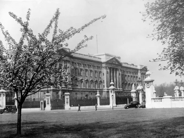 Framed Print : Buckingham Palace, London 10th April 1948