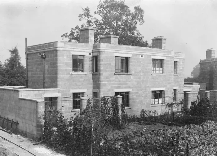 Framed Print : Building a concrete village at Braintree, Essex The finished article 18 September 1919 Framed Print : Building a concrete village at Braintree, Essex The finished article 18 September 1919