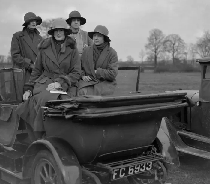 Framed Print : Bullingdon Club Point To Point at Launton. Miss B. Marriot, Miss Marriot, Miss G Framed Print : Bullingdon Club Point To Point at Launton. Miss B. Marriot, Miss Marriot, Miss G