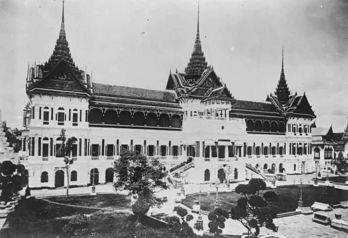 Framed Print : Burglars in throne room. Siam Royal Jewels stolen. Bangkok, the Chakri Royal Palace Framed Print : Burglars in throne room. Siam Royal Jewels stolen. Bangkok, the Chakri Royal Palace