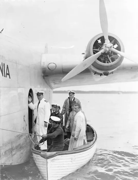 Framed Print : Caledonia takes off from Southampton on first experimental transatlantic flight Framed Print : Caledonia takes off from Southampton on first experimental transatlantic flight