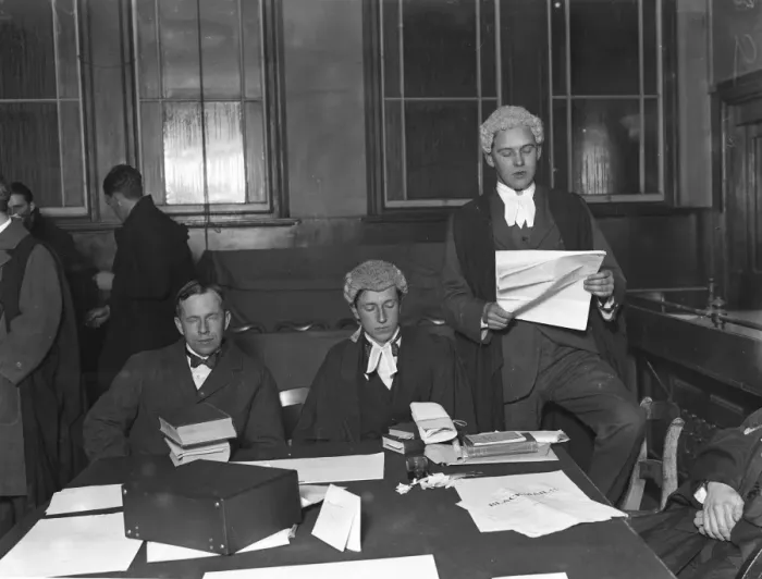 Framed Print : Cambridge undergraduates Mock Trial at Alexandria Hall - Rex versus Harold