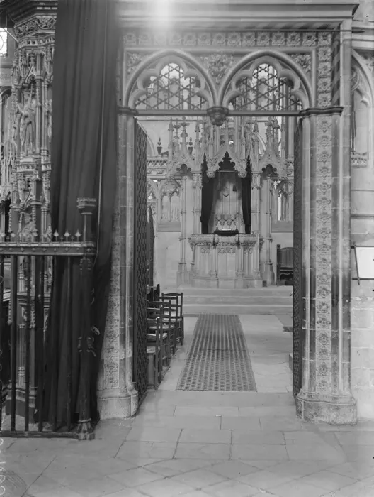 Framed Print : Canterbury Cathedral. The Archipiscopal Throne, seen through one of the doorways of the Choir