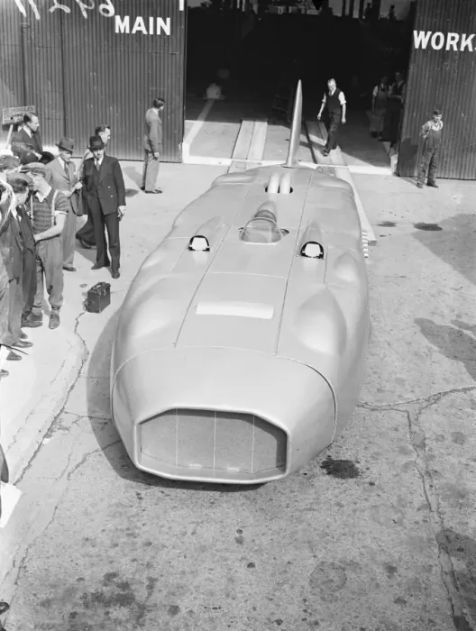 Framed Print : Captain C. E. T Eyatons mammoth car thunderbolt is now on view at Chiswick London Framed Print : Captain C. E. T Eyatons mammoth car thunderbolt is now on view at Chiswick London